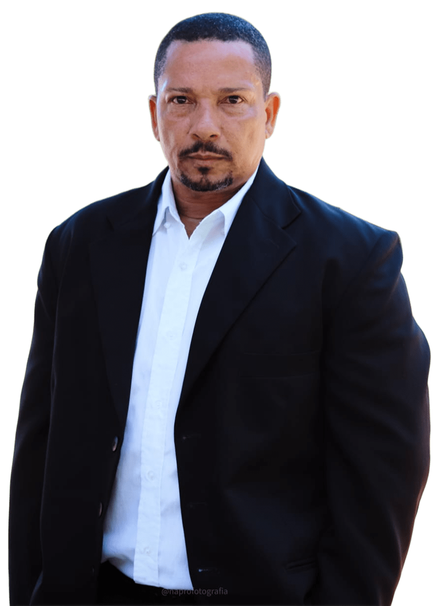 Retrato de Lu Xavier, especialista em aconselhamento sentimental, com expressão acolhedora, transmitindo confiança e prontidão para oferecer suporte emocional.